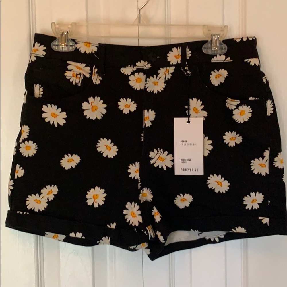 Flowery shorts Forever 21